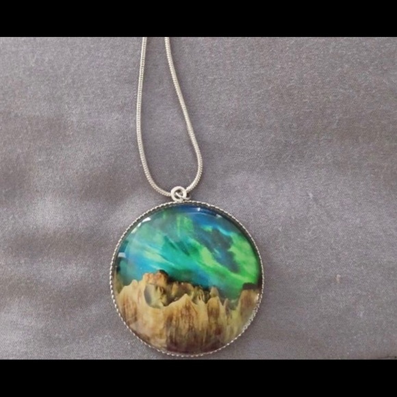 “Northern Lights” Polar Aurora Borealis Realism Holo Mountain Night Sky Necklace - Picture 15 of 17